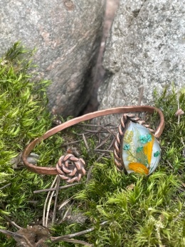 Miedziana Bransoletka „Leśny Zmierzch” – Botaniczny Amulet z Turkusową Magią