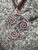 Miedziany Wisior Triskelion – Pieczęć Przeznaczenia
