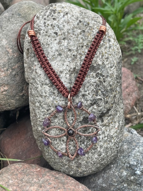 amulet wezeł czarownicy