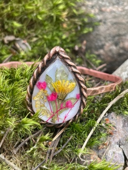 Miedziana Bransoletka „Kropla Leśnego Świtu” – Botaniczny Amulet